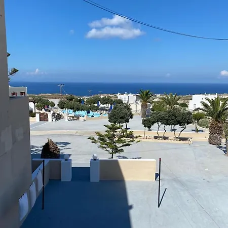 Romantic Exo Katikies (Santorini)